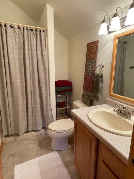 Building Photo - 1472 Oak St