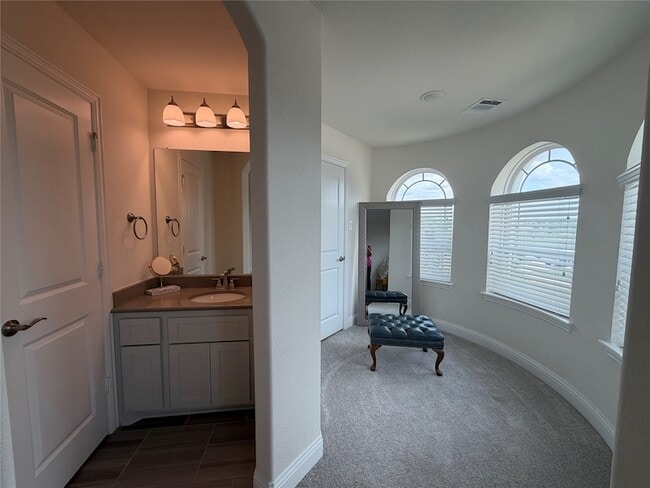 Building Photo - 9840 El Colina Dr