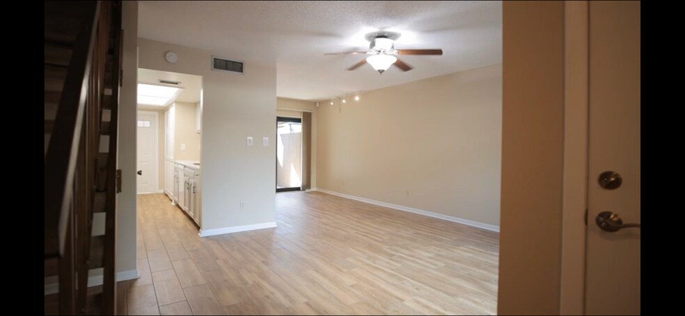 Building Photo - 3105 Creekglen Ct