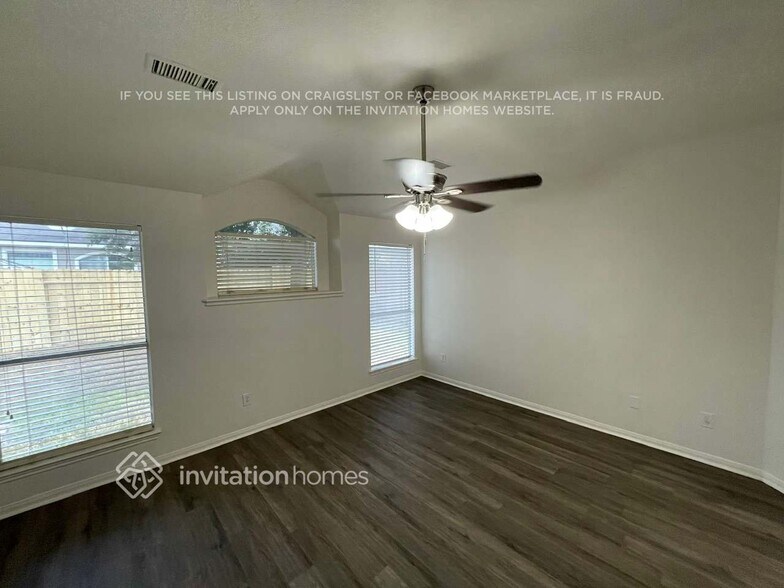 Building Photo - 15726 Stiller Park Dr