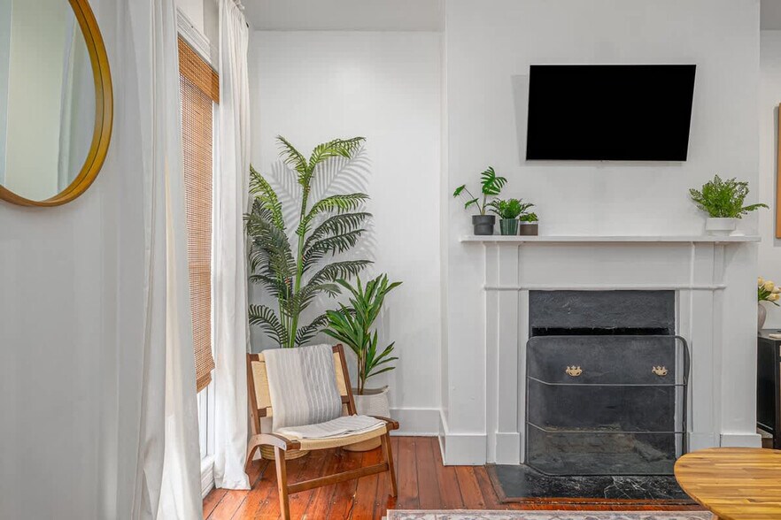 Building Photo - 505 East McDonough Street-SI ID1359172P