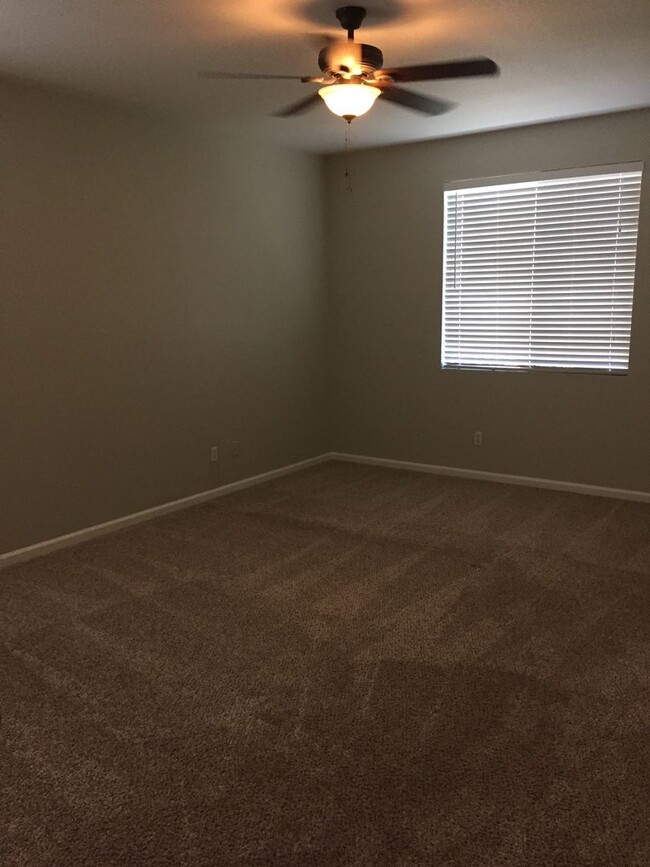 Building Photo - Avail 6/27 - Single level Rocklin home wit...