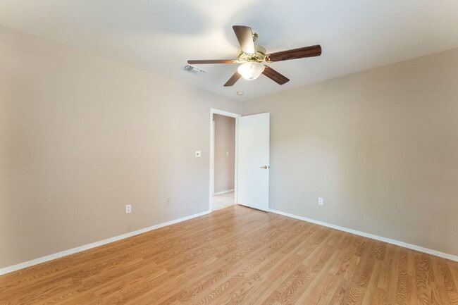 Building Photo - Sun City Summerlin 2 bedroom and 2 bathroom in a  55 and older Neighborhood