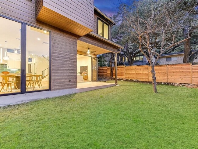 Building Photo - 2401 Trailside Dr