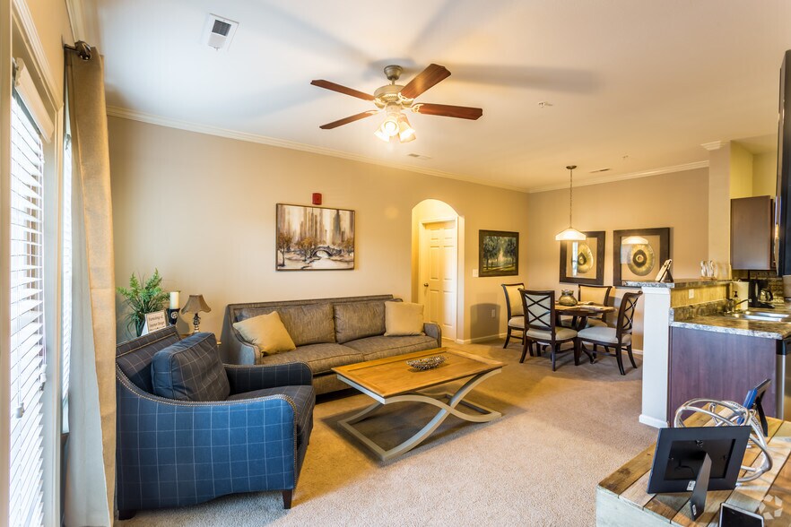 Interior Photo - Vintage Creekwood Park Apartments