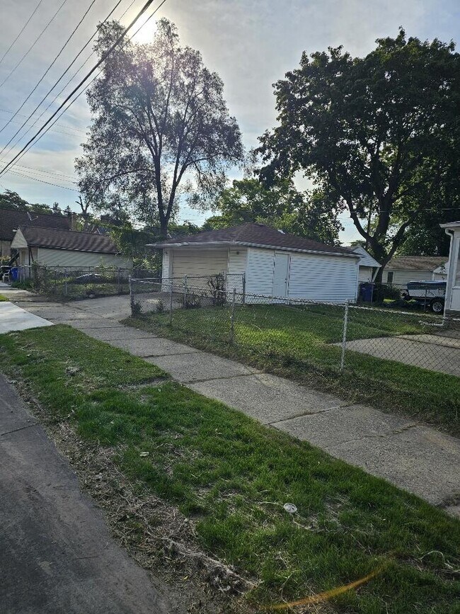 Building Photo - 9658 Beaverland St