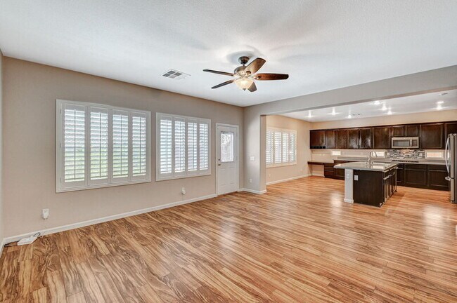 Building Photo - 10588 Isola Bella St
