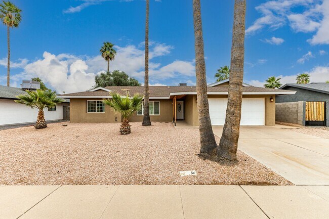 Building Photo - STUNNING 4 bed/2 bath Scottsdale Home- FURHISHED or UnFURNISHED
