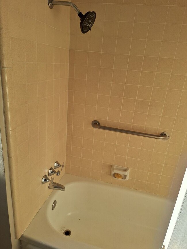 Building Photo - 128 Baxter Ave