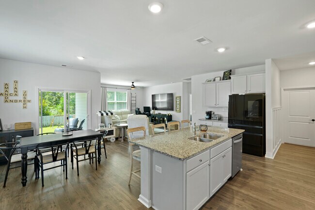 Building Photo - 41 Gypsea Ln