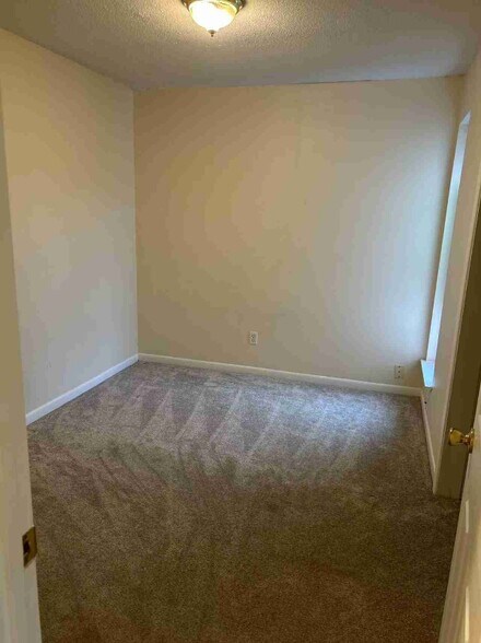 Building Photo - 3731 Bunker Hill Dr