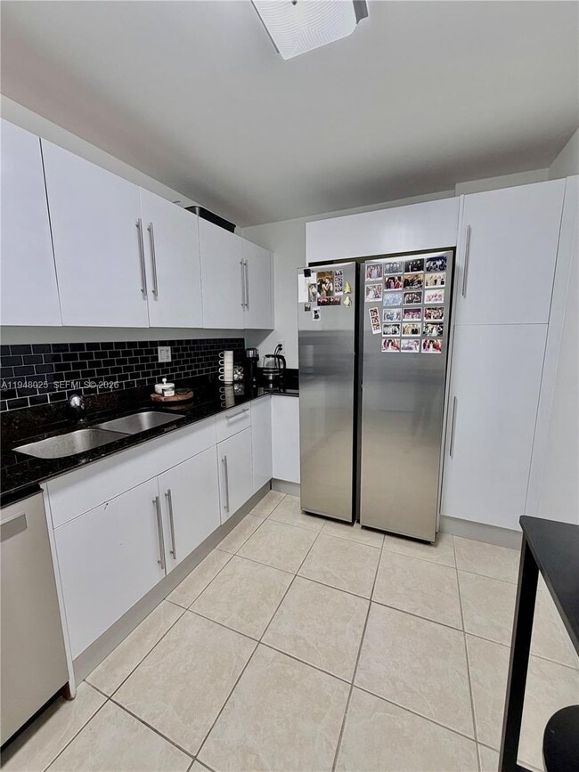 Building Photo - 3000 S Ocean Dr