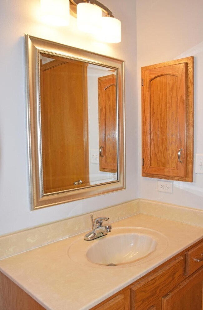 Building Photo - 3906 Summerwood Ct