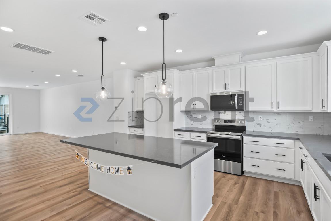 Building Photo - 6165 Raven Ave