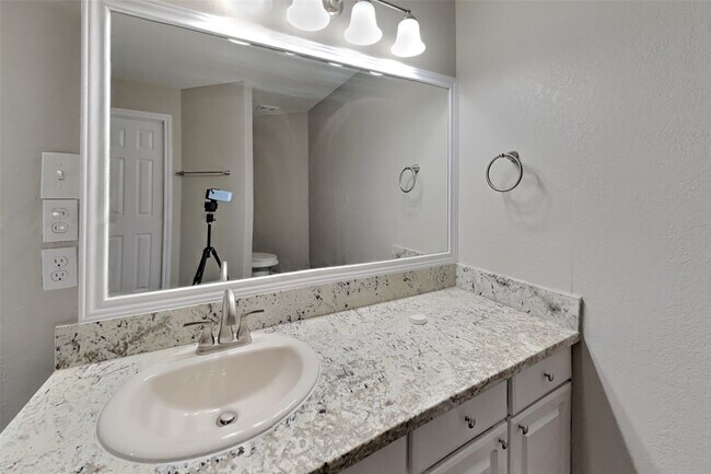 Building Photo - 16778 N Thrasher Dr