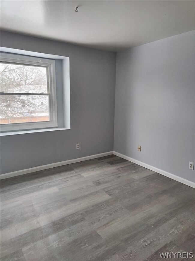 Building Photo - 32 Cascade Dr