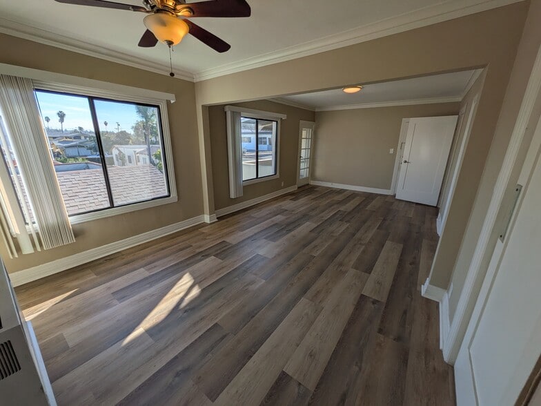 Building Photo - 1055 N Ardmore Ave