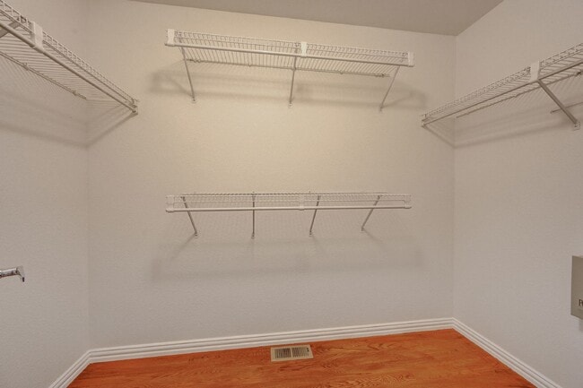 Building Photo - $3,995.00 - 5 Bedrooms, 4 Bathrooms, Single Family Home in Highlands Ranch with Fenced Yard!