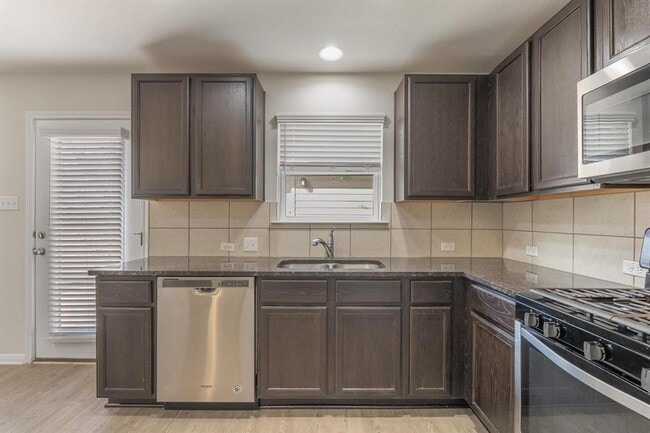 Building Photo - 18000 Malnati Dr