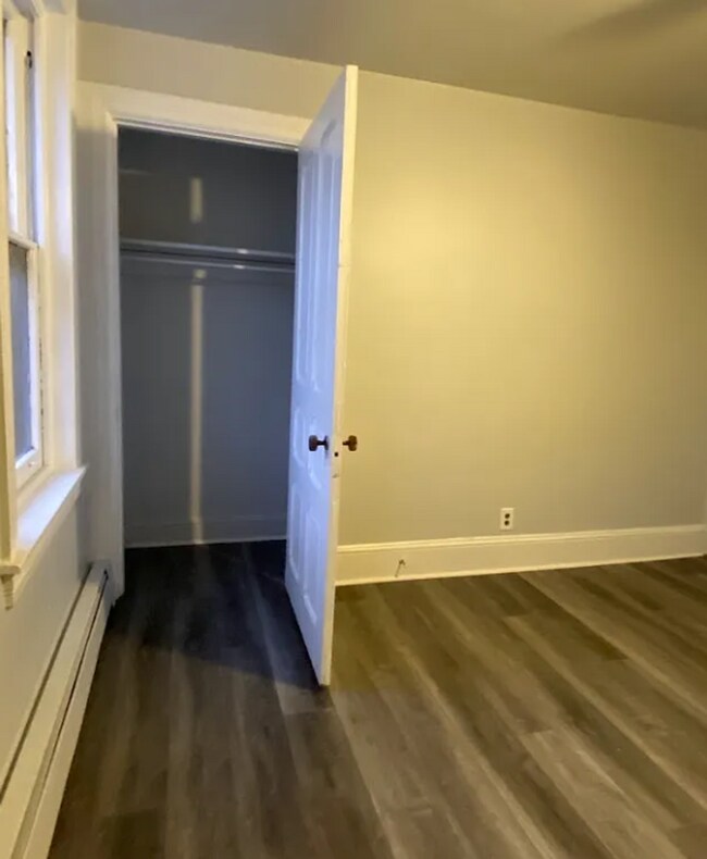 Building Photo - 339 King St