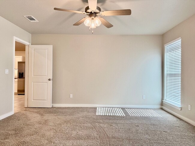 Building Photo - House For Rent