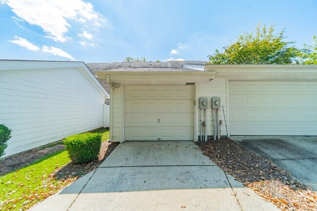 Building Photo - UPGRADES! Two Bedroom Townhouse in Charlotte
