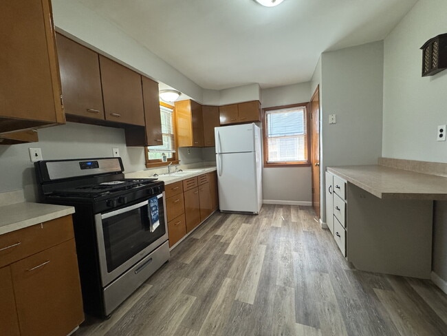 Building Photo - 1729 W Iles Ave