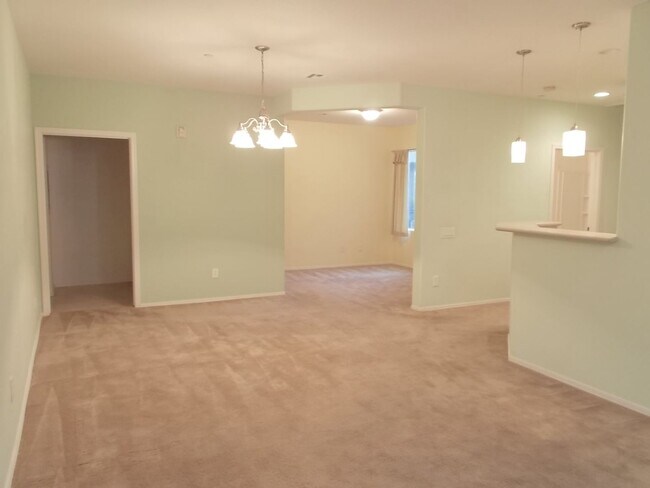 Building Photo - Spacious 2 Bedroom + Den, 2 Bath Condo in a Gated Community