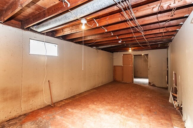 Building Photo - Lovely 3 Bedroom 1 Bathroom Home