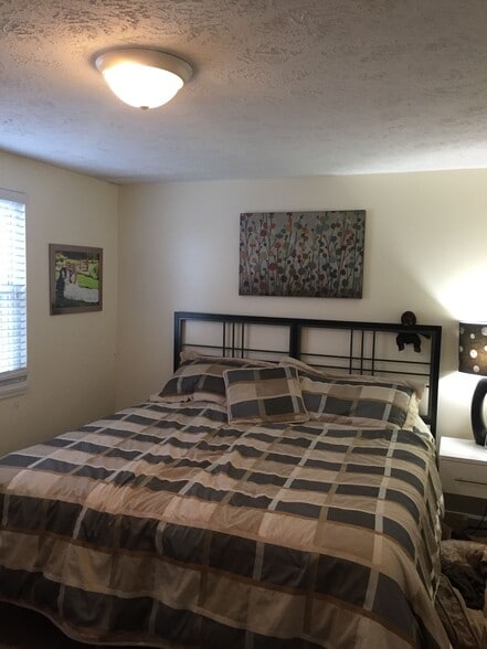 Master Bedroom1 - 503 Cortland Dr E