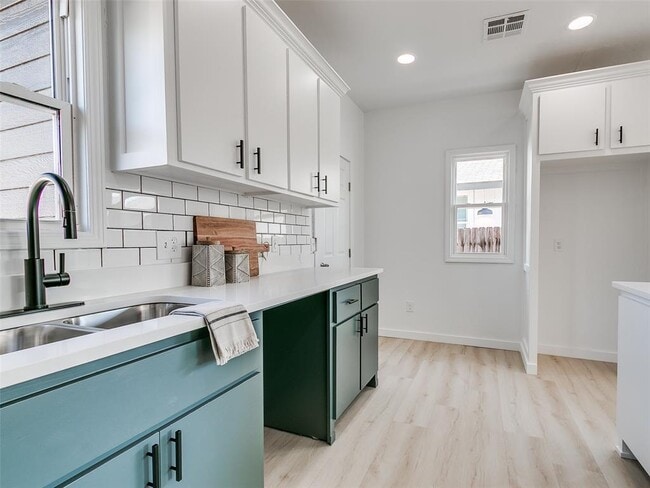 Building Photo - 1215 NW 8th St