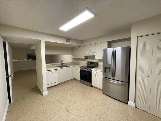 Building Photo - 14970 SW 82nd Ln