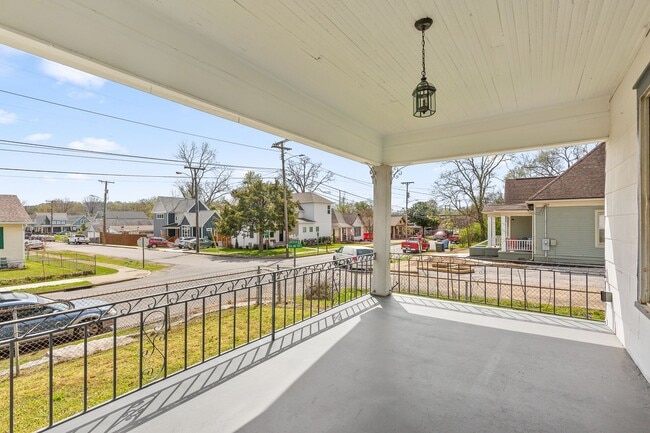 Building Photo - Charming + Modern Highland Park Home - 3 Beds, 2 Baths, Fenced Yard, + Plenty of Parking!