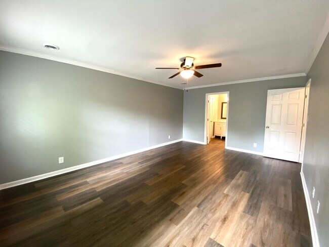 Building Photo - 1103 Rosebrook Dr