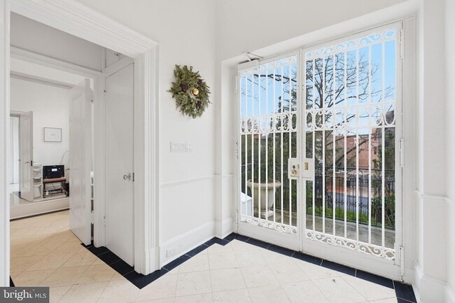 Building Photo - 3308 R St NW