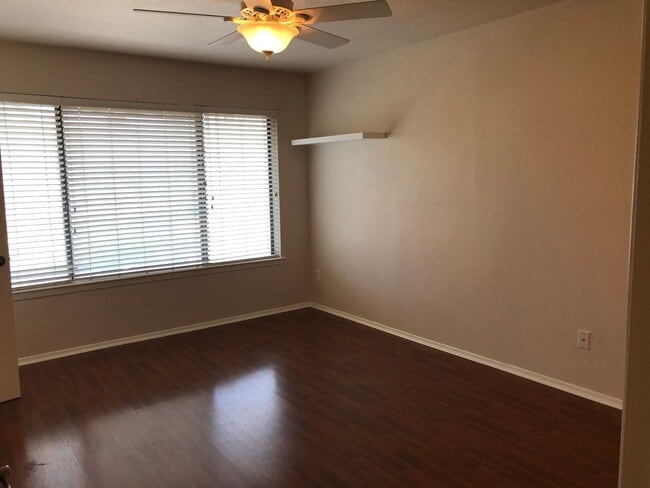 Building Photo - UT PRE-LEASE: 2 BR / 2 BA - Top Floor Unit...