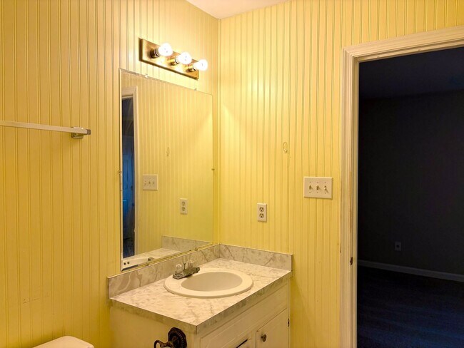 Building Photo - 3 Bedroom Townhome in Western Guilford District