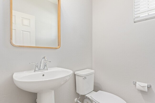 Building Photo - Spacious, Stylish, and Ready for You!