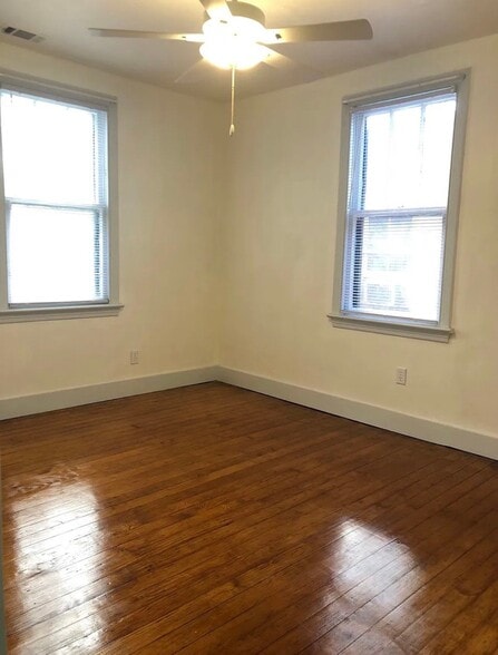 Building Photo - 1109 W 41st St