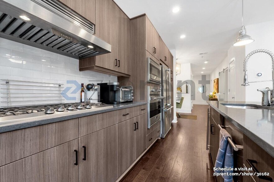 Building Photo - 303 Canton Wy