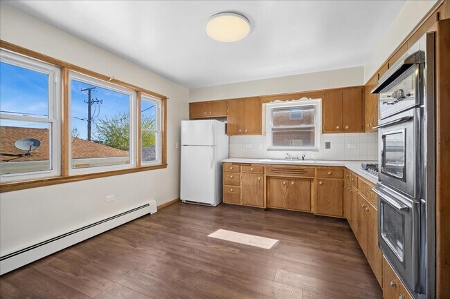Building Photo - 7322 W Crain St