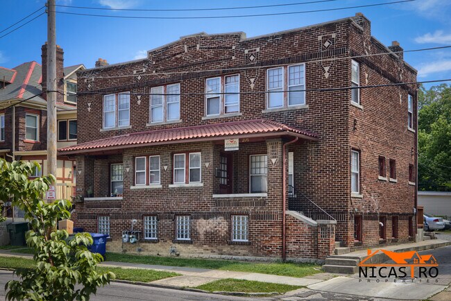 Building Photo - 2070 Indianola Ave