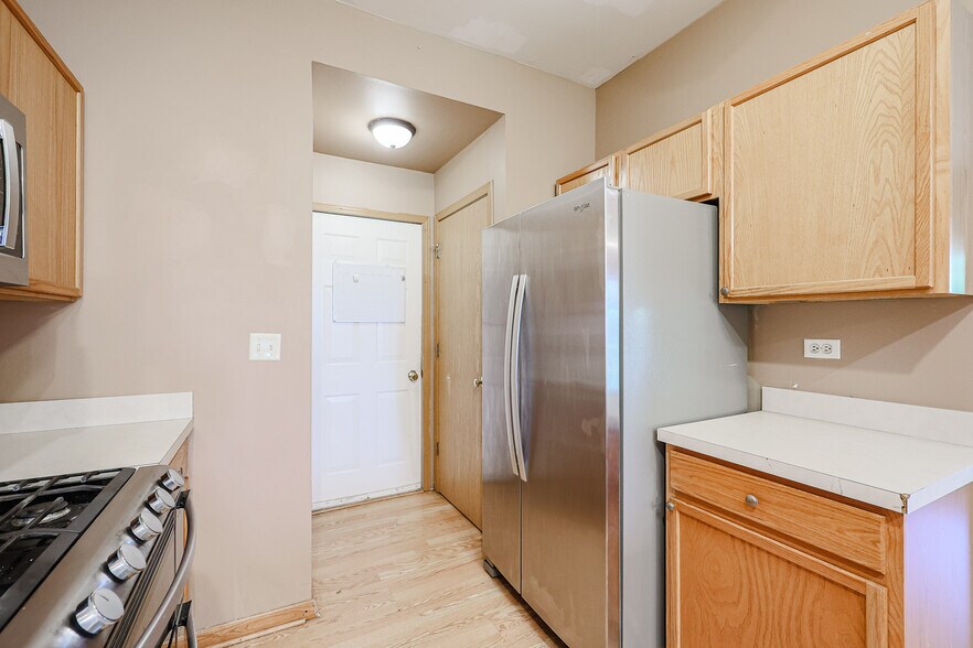 Building Photo - 607 Fox Ridge Dr