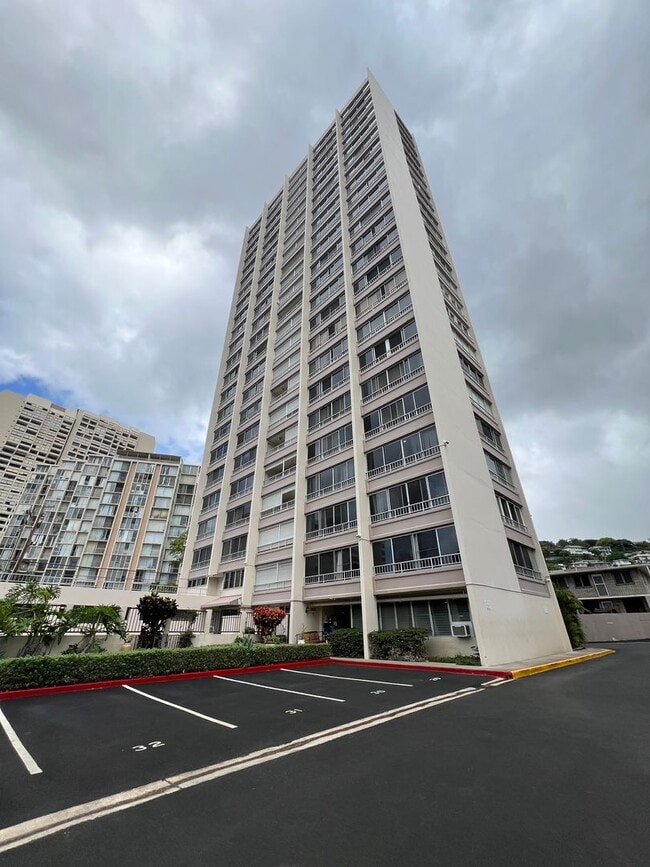 Building Photo - MAKIKI ROYAL