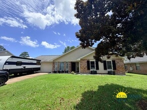 Building Photo - Charming 3BR Home in Mary Esther-near Hurlburt Field!