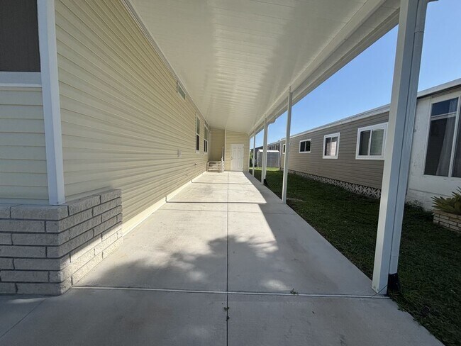 Building Photo - 909 Inagua W