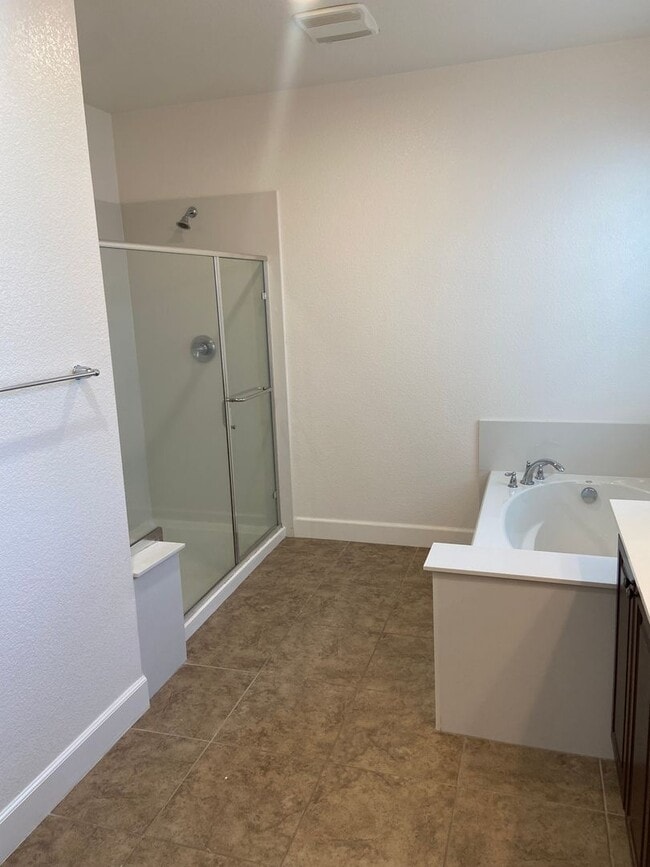 Building Photo - Folsom 4 bdrm, 3 bath near Folsom HS