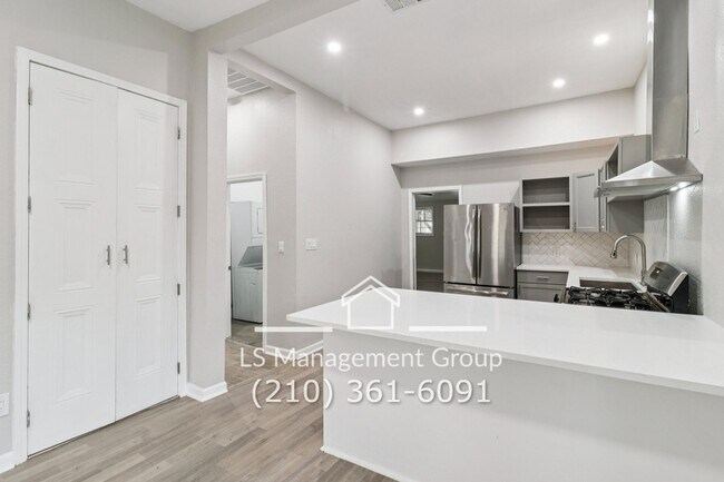 Building Photo - 622 Denver Blvd