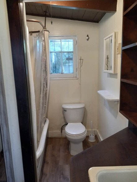 tub & shower - 1202 N Spaulding Ave