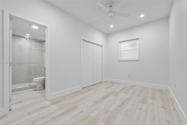 Building Photo - 129 SW 9th Ave